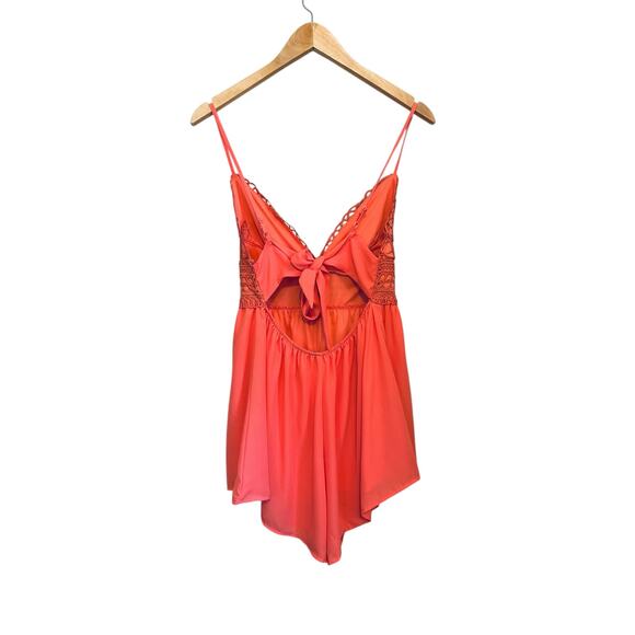 IRIS Silky Coral Lace Spaghetti Strap Open Back Bow Shorts Romper Juniors Large - Picture 4 of 7